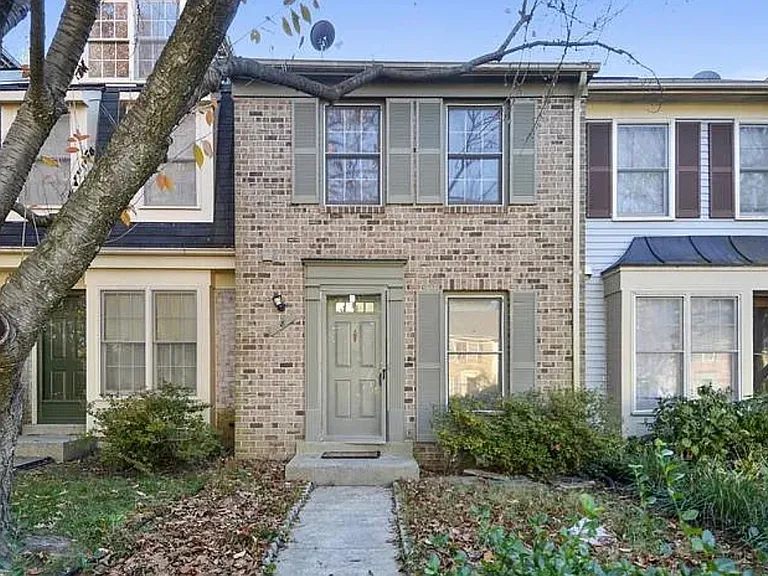 8 Strath Haven Ct — Photo 1