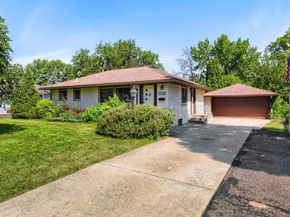3718 Commodore Dr, Brooklyn Center, MN 55429