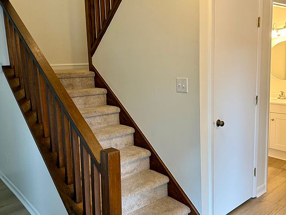 3rd image of 149 Brookberry Cir