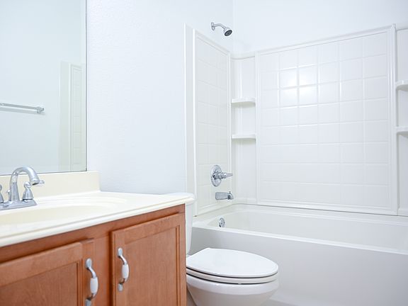 5th image of 2204 Rockport Dr
