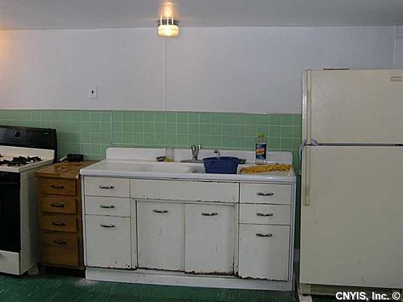 5th image of 16 Burr St