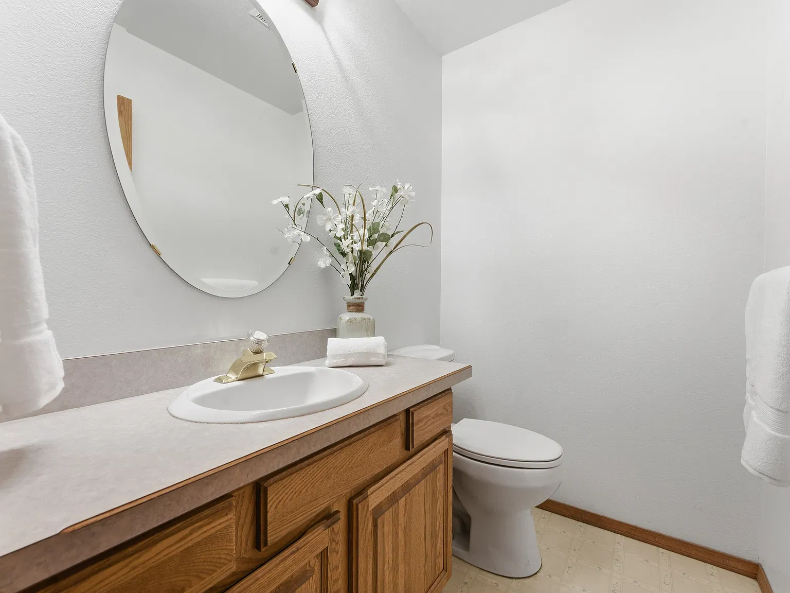 3 bed, 2.5 bath, 2340 sqft, $3,500 — Photo 2