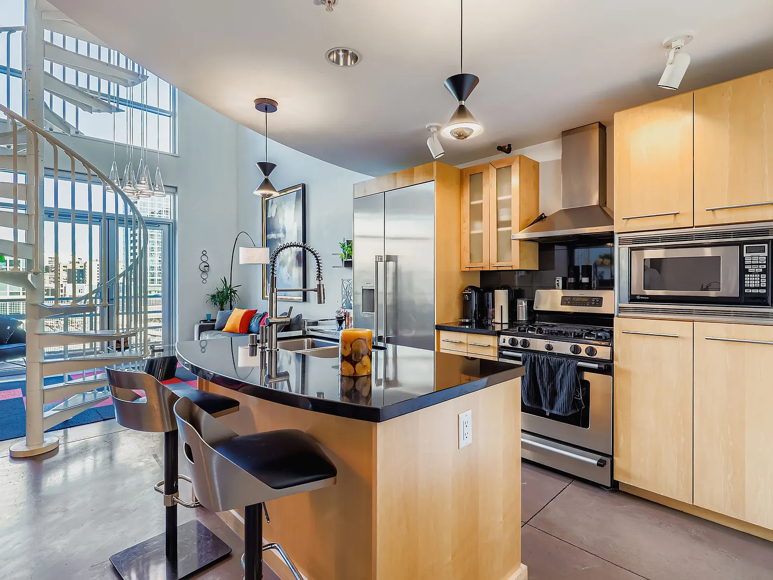 1 bed, 1.5 bath, 900 sqft, $3,500 — Photo 2