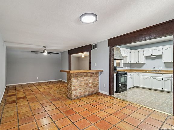 5th image of 119 E Vestal