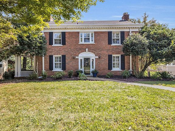3rd image of 1818 Crestwood Dr