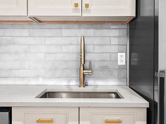 5th image of 250 Patchen Ave #1