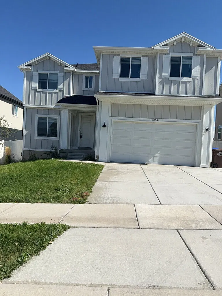 6 bed, 3.5 bath, 3400 sqft, $3,100 — Photo 1