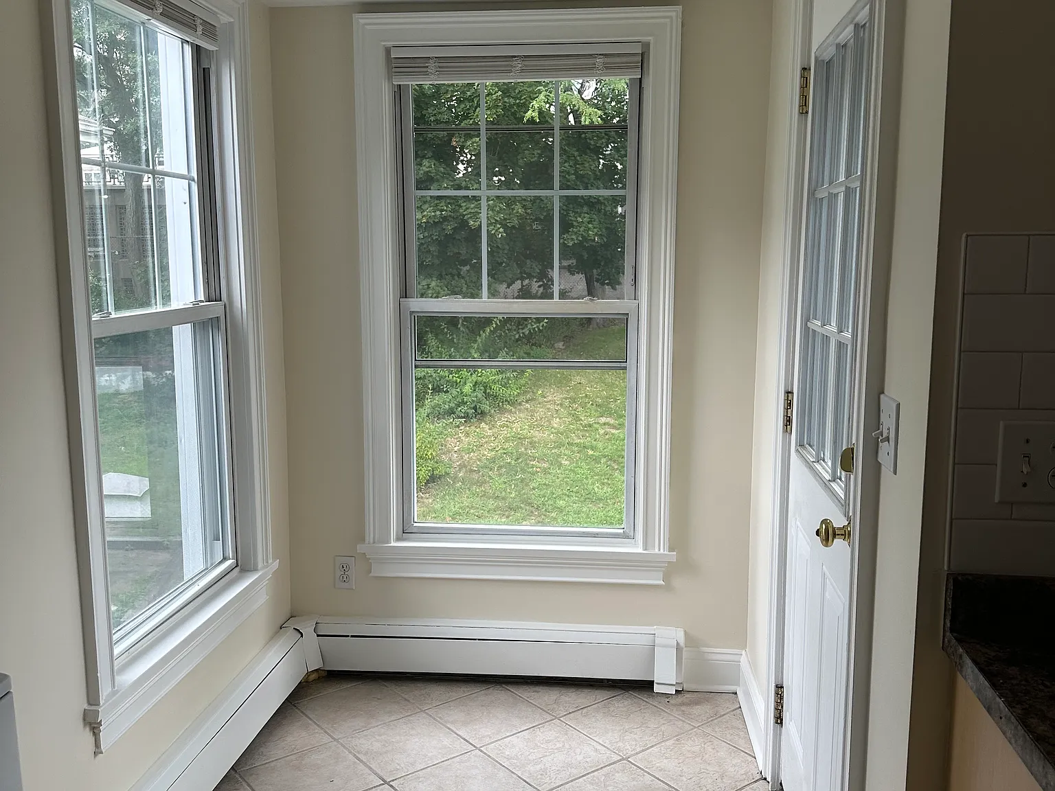 2 bed, 1000 sqft, $2,200 — Photo 3