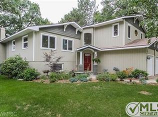 738 N Shore Dr, Holland, MI