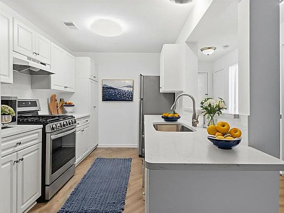 4th image of 10007 Vanderbilt Cir APT 7