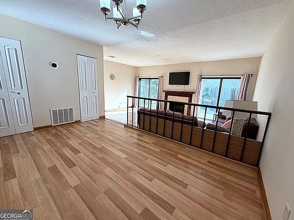 4th image of 1144 Country Ct