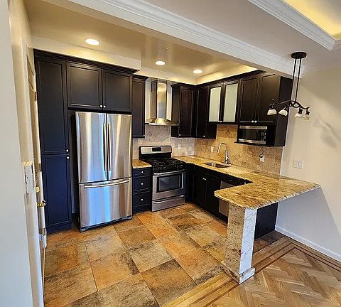 3rd image of 27-17 Crescent St #3-B