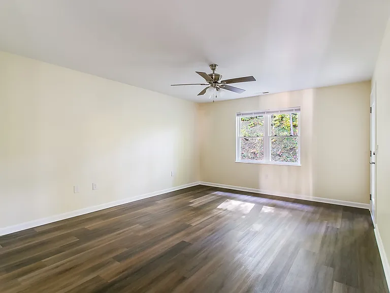 605 Carlyle Way — Photo 18