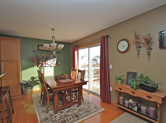 5th image of 815 Edgewater Dr