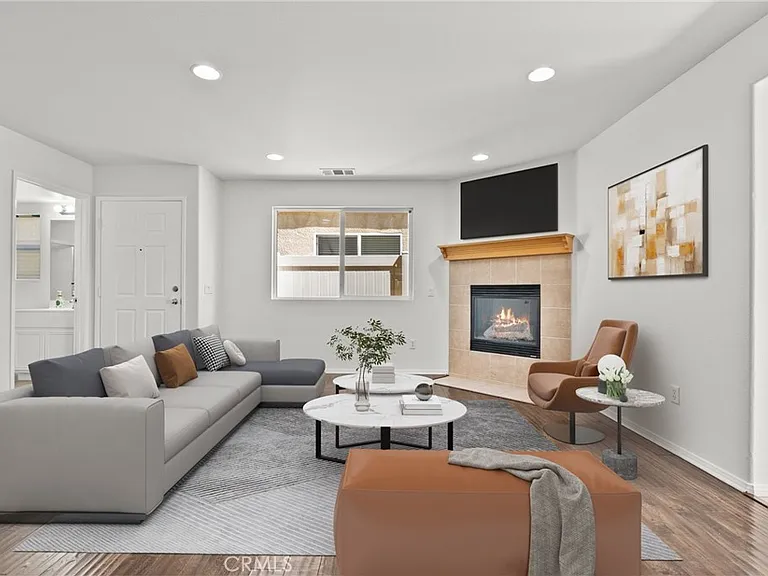 9427 Lemona Ave #20 — Photo 2