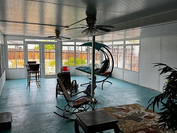 4th image of 1031 La Loma Dr