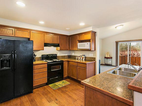 3rd image of 4683 148th St NE