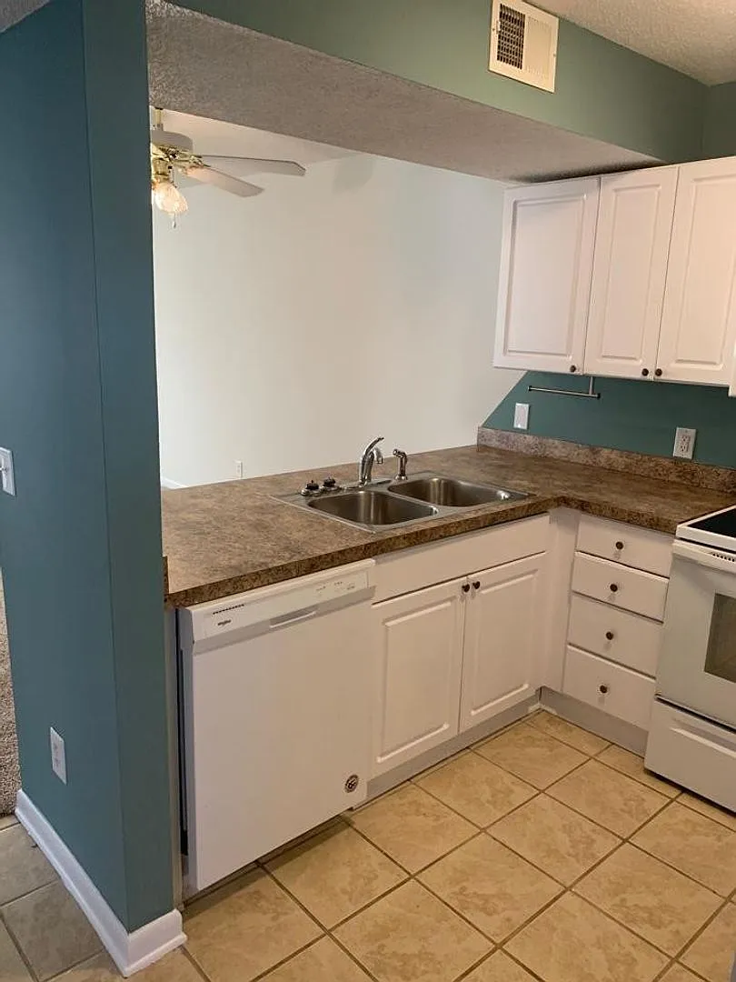 2 Bedroom 2 Bath Condo in Conway — Photo 3