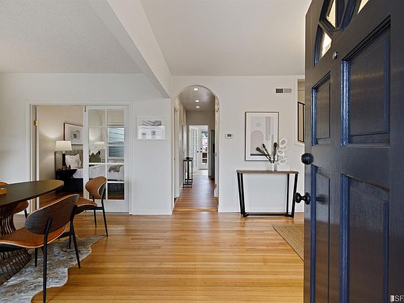 3rd image of 36 De Montfort Ave