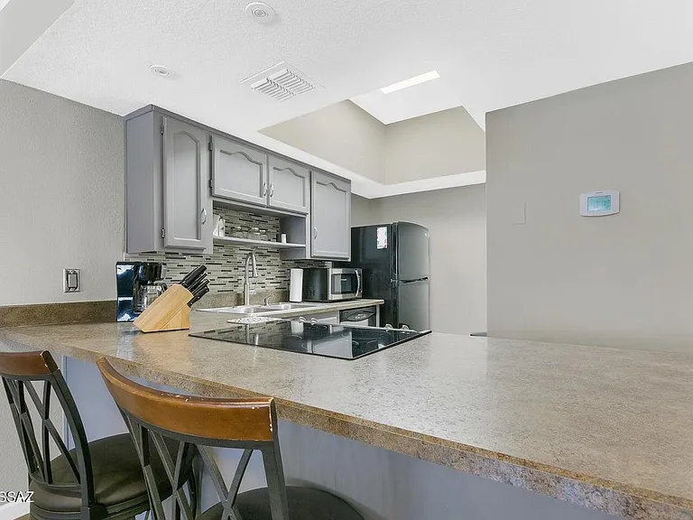 1200 E River Rd #J124 — Photo 4