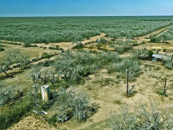 2104 County Road 440, Alice, TX 78332