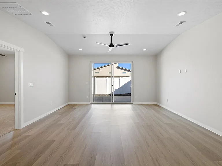 3325 S Nelson St — Photo 3