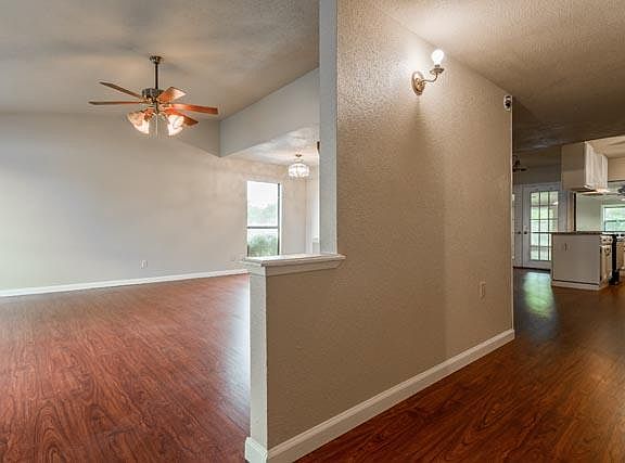 3rd image of 410 Lucinda Dr
