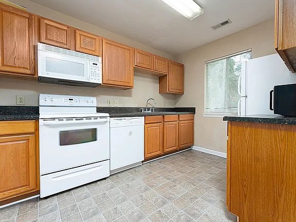5th image of 251 Myrtle Greens Dr APT E