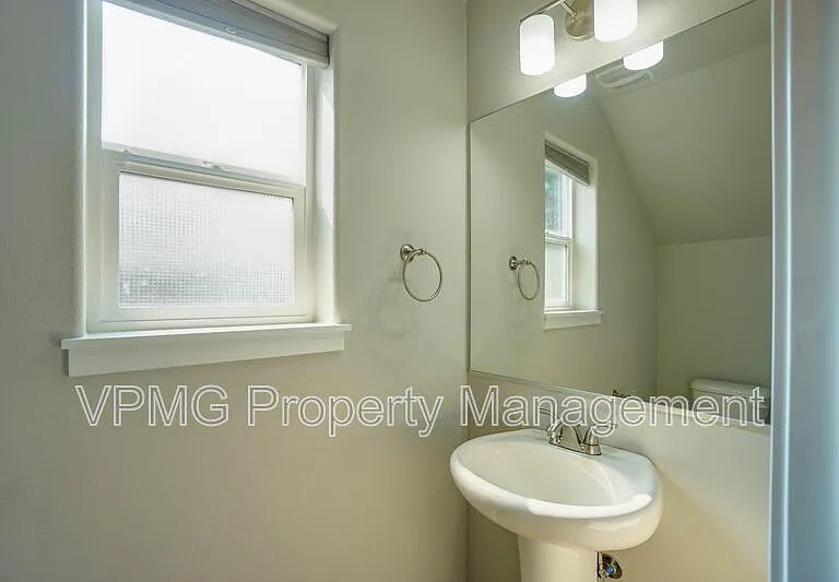 13602 NE 75th Cir — Photo 16