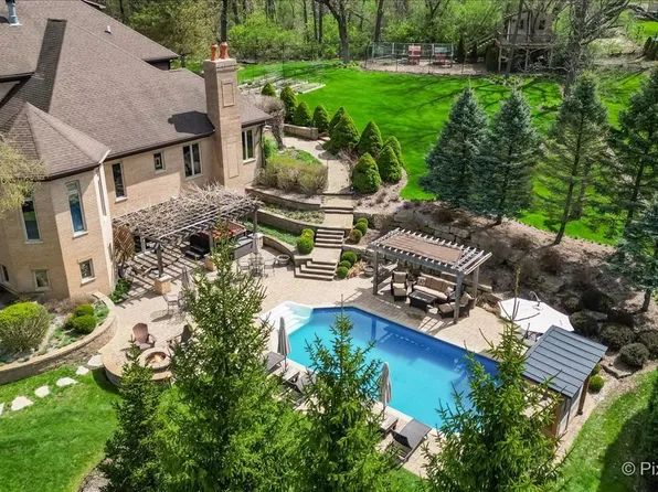10018 Haegers Bend Rd, Algonquin, IL 60102