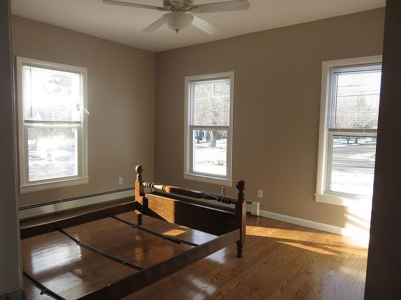 5th image of 217 Village St #1