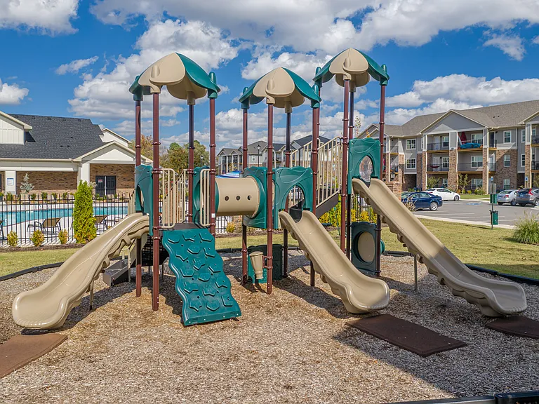Highland Park Apartments — Photo 19