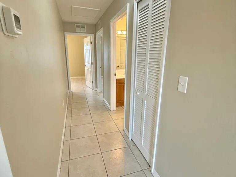 1242 SE 8th St #1 — Photo 10