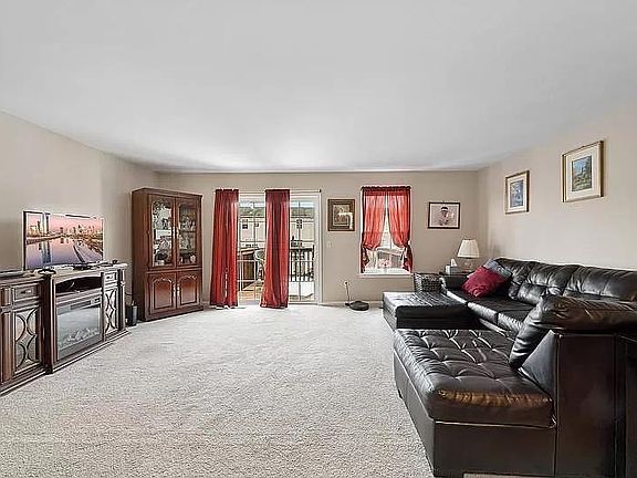 4th image of 2445 Jeannette Ln