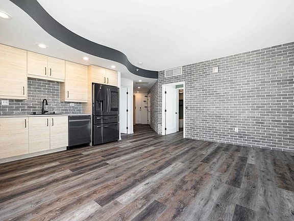 5th image of 550 15th St Unit 705