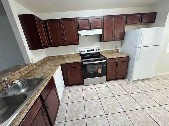 2nd image of 2712 Montego Bay Blvd