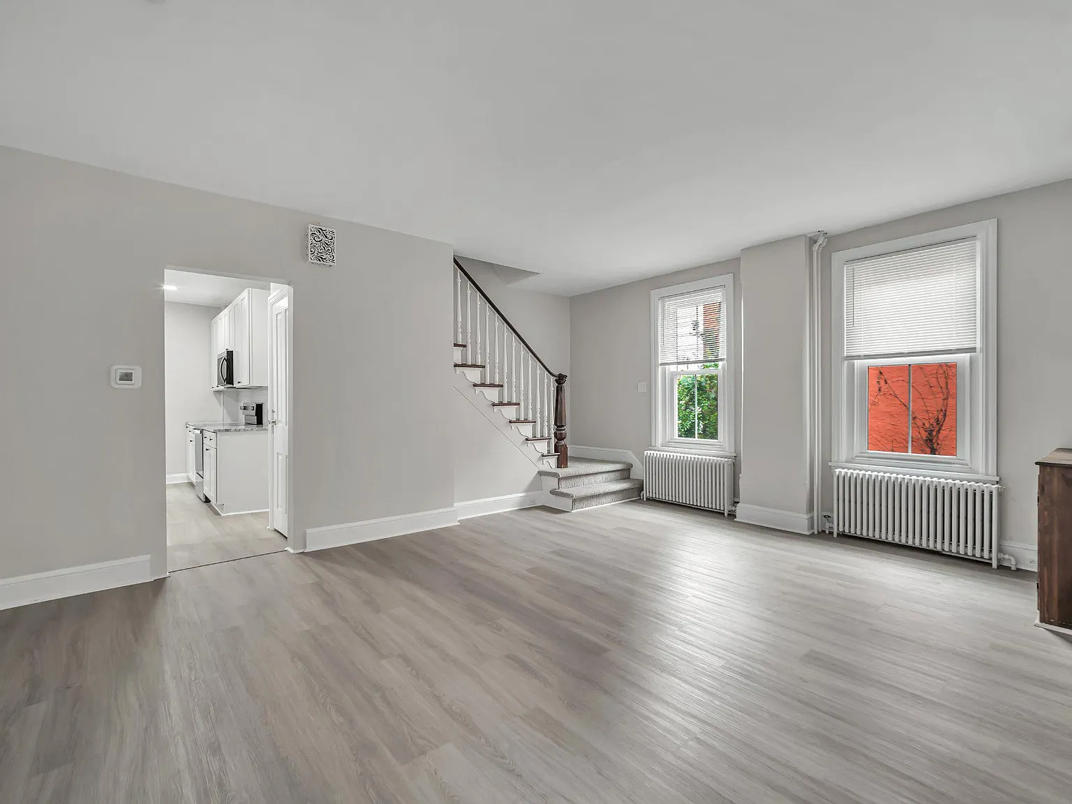 4 bed, 1.5 bath, 2300 sqft, $3,400 — Photo 3