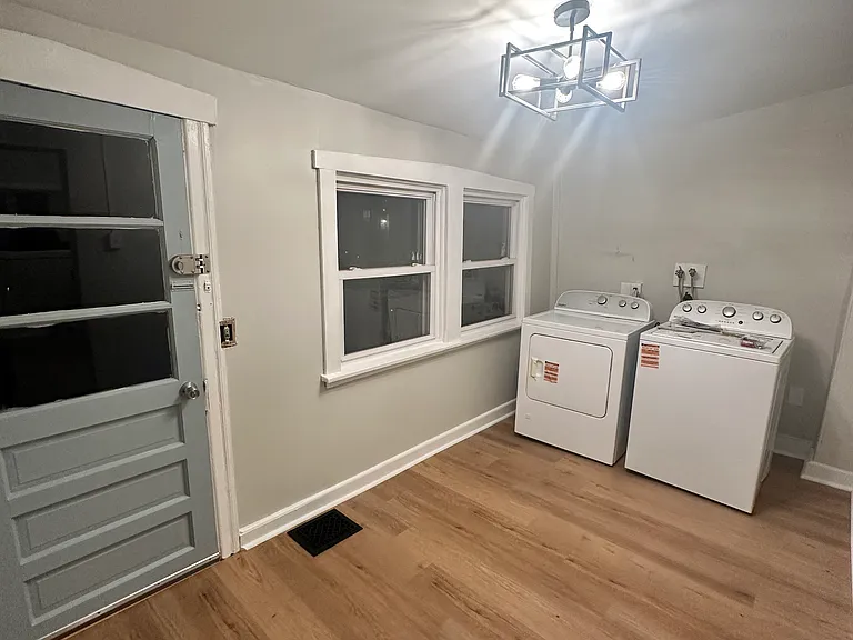 33 E Collings Ave — Photo 5