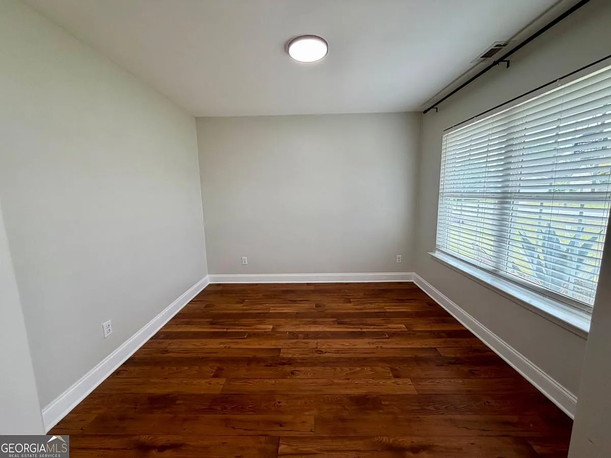4 bed, 2.5 bath, 2481 sqft, $2,500 — Photo 3