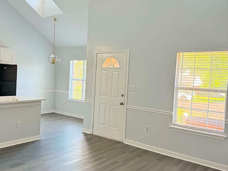 146 Ripon Ct — Photo 5