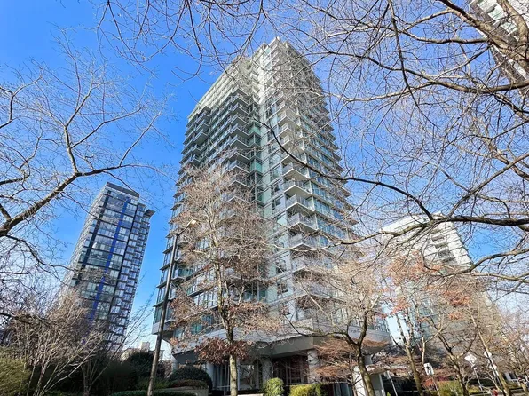 1710 Bayshore Dr #1004, Vancouver, BC V6G 3G4