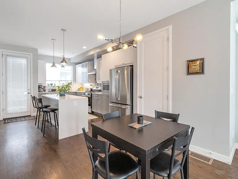 395 N Decatur St — Photo 2