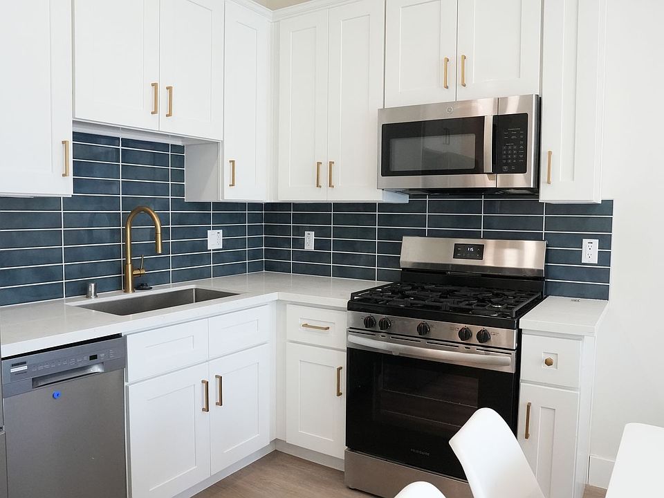 1st image of 2712 Menlo Ave #121