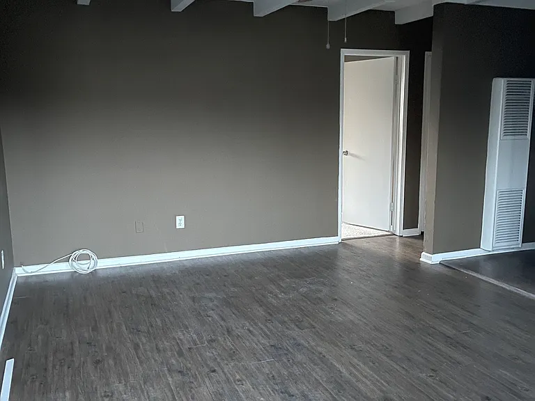 1935 W Linden St — Photo 15