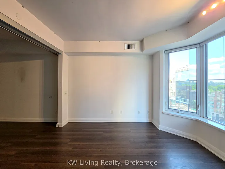 155 Yorkville Ave #905 — Photo 5