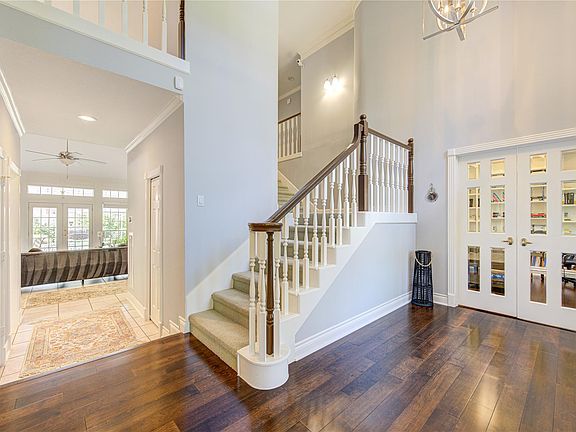 3rd image of 3622 Springhill Ln