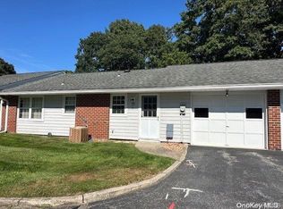 27 Trent Ct UNIT B, Ridge, NY 11961