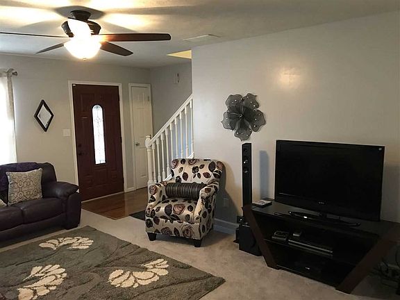 3rd image of 7830 Sandalwood Dr
