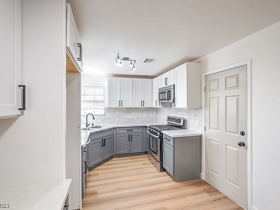 3rd image of 5424 Cove Point Dr