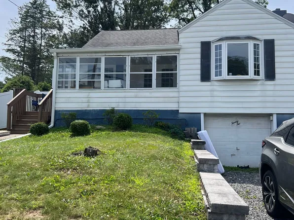 22 Luzerne Ave, Dallas, PA 18612